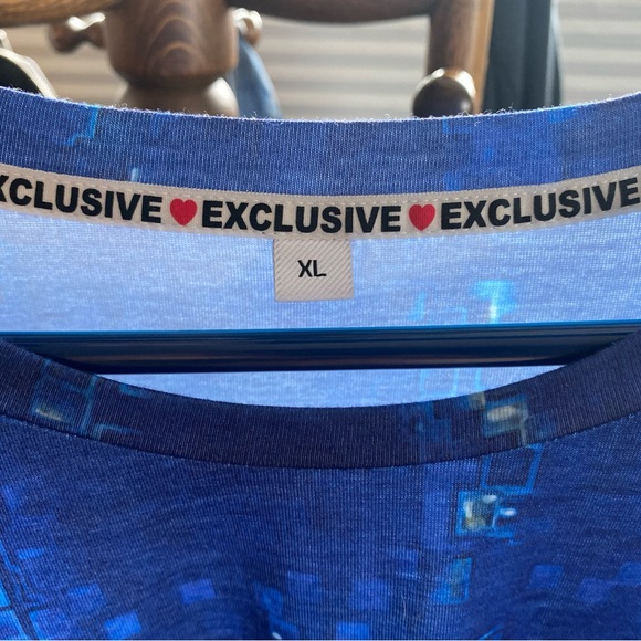 Exclusive Woman’s Long Sleeve Top XL - Picture 1 of 3